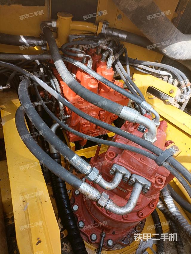 回轉馬達和主控閥（整機外觀）