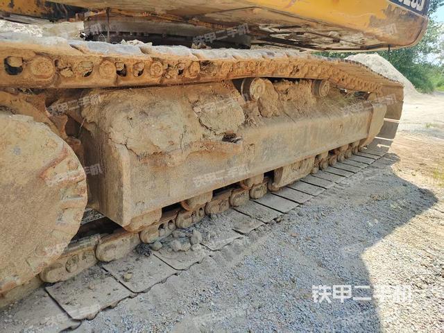 右侧履带整体(行走机构) 右侧履带整体(行走机构)