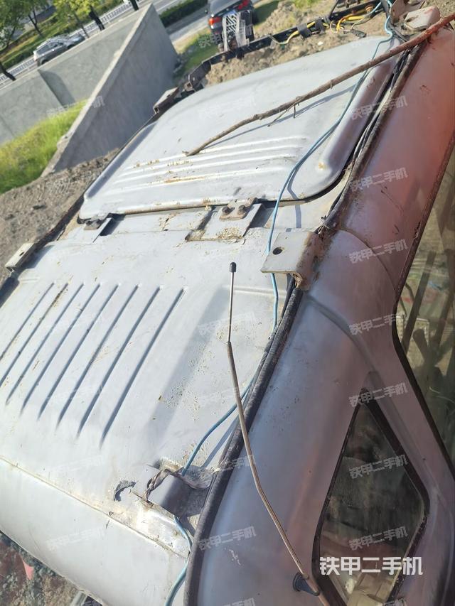 驾驶室顶部（整机外观）