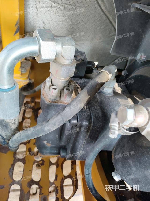 液壓泵艙室正面整體（整機(jī)外觀）