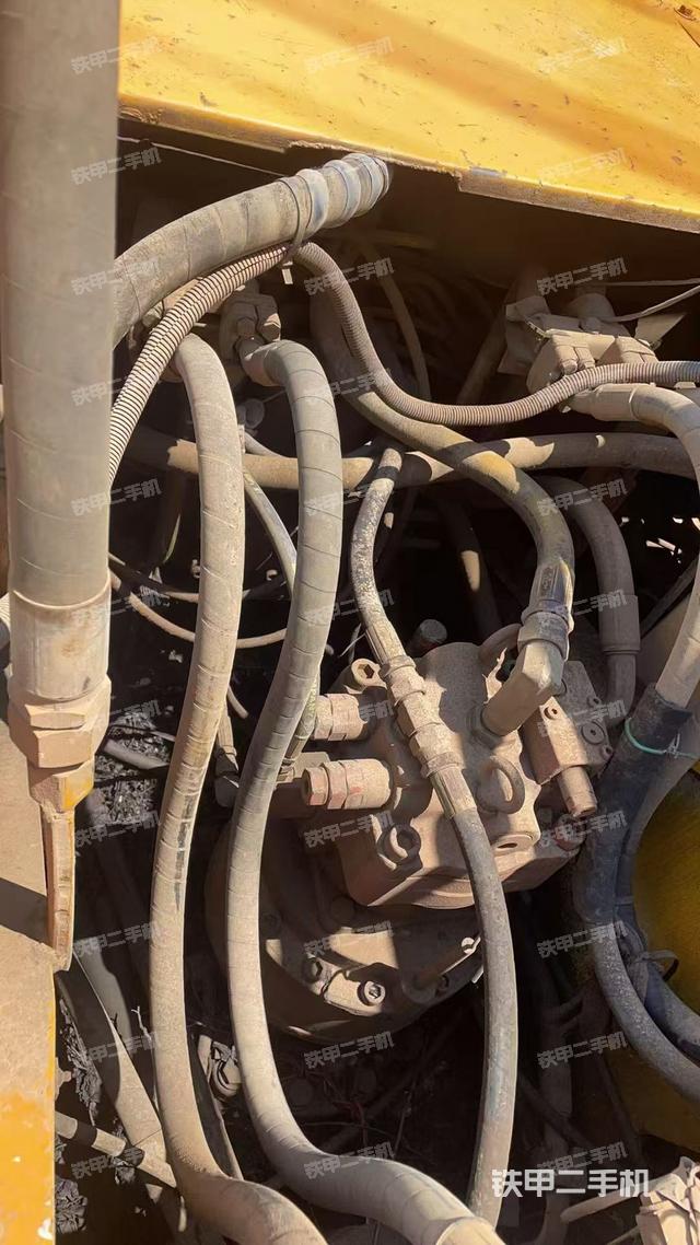 回轉馬達和主控閥（整機外觀）