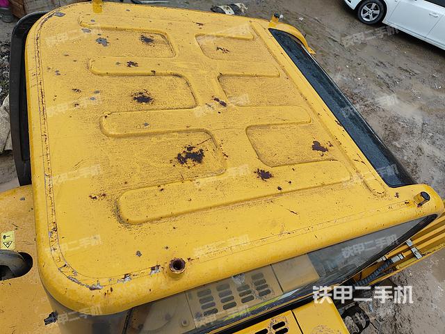 駕駛室頂部（整機外觀）