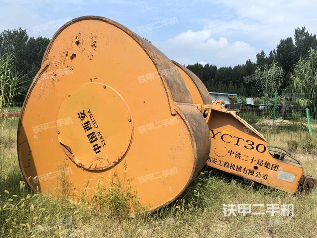 正左側(cè)（壓路機(jī)整機(jī)外觀）