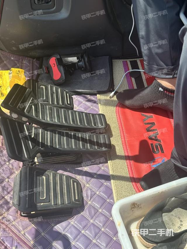 后窗玻璃角标(驾驶室部分) 后窗玻璃角标(驾驶室部分)