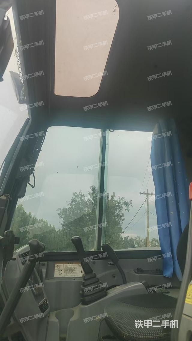 駕駛室整體（整機外觀）