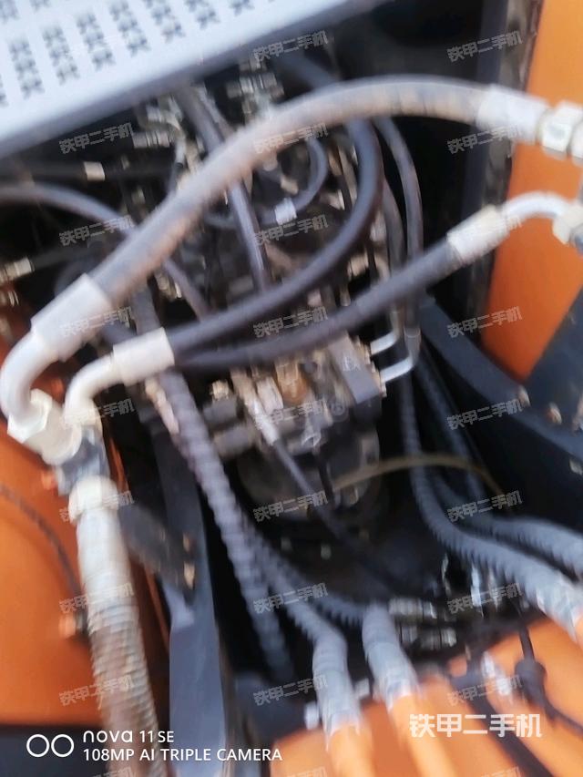 回转马达和主控阀（整机外观）