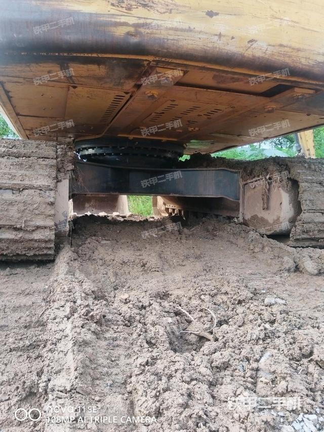 轉(zhuǎn)盤和下車架正前（工作和回轉(zhuǎn)裝置）