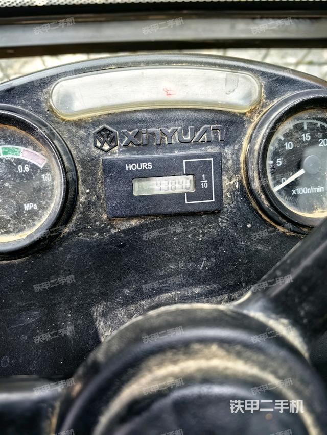 显示屏 (驾驶室部分) 显示屏 (驾驶室部分)