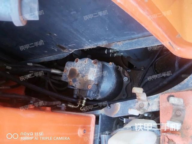 回转马达和主控阀（整机外观）