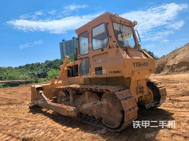 左后45°(推土机整车外观) 左后45°(推土机整车外观)