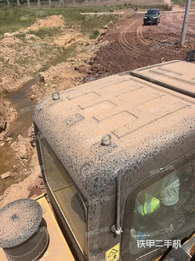 驾驶室顶部俯视(上车部件) 驾驶室顶部俯视(上车部件)