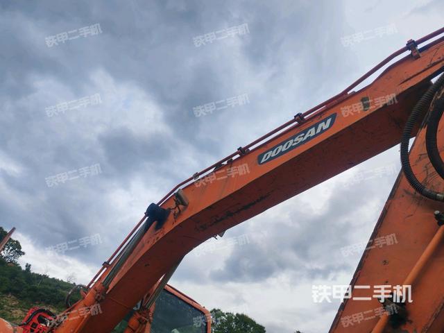 大臂整体 右侧(工作和回转装置) 大臂整体 右侧(工作和回转装置)