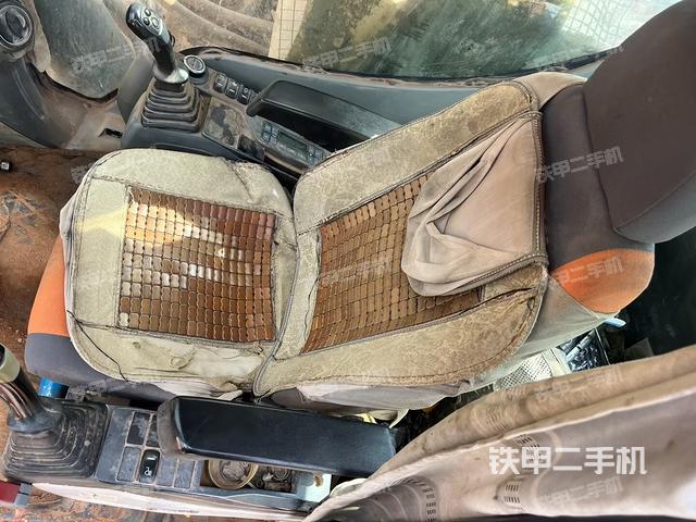 驾驶室整体(整机外观) 驾驶室整体(整机外观)