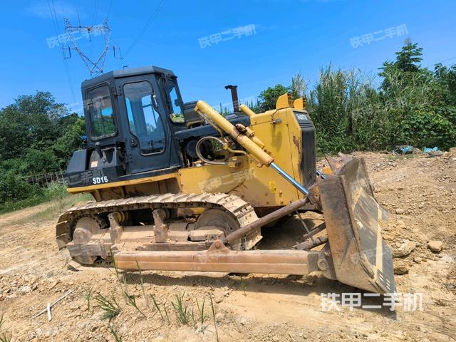 右前45°（推土機(jī)整車(chē)外觀(guān)）