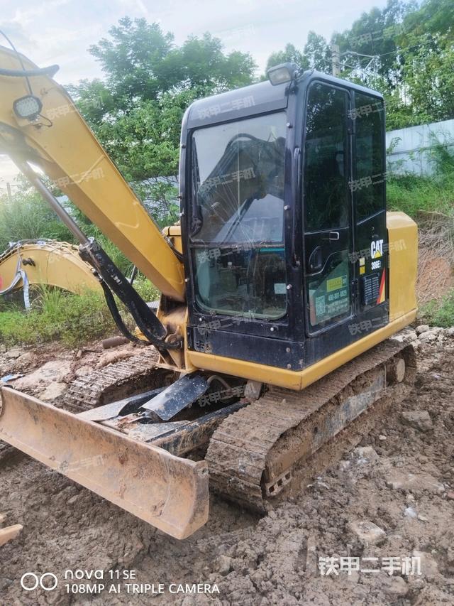 后窗玻璃角标（驾驶室部分）