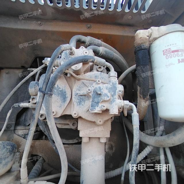 液壓泵艙室正面整體(整機(jī)外觀) 液壓泵艙室正面整體(整機(jī)外觀)