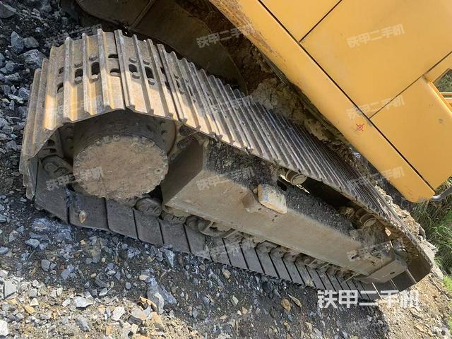 单侧履带整体(整机外观) 单侧履带整体(整机外观)