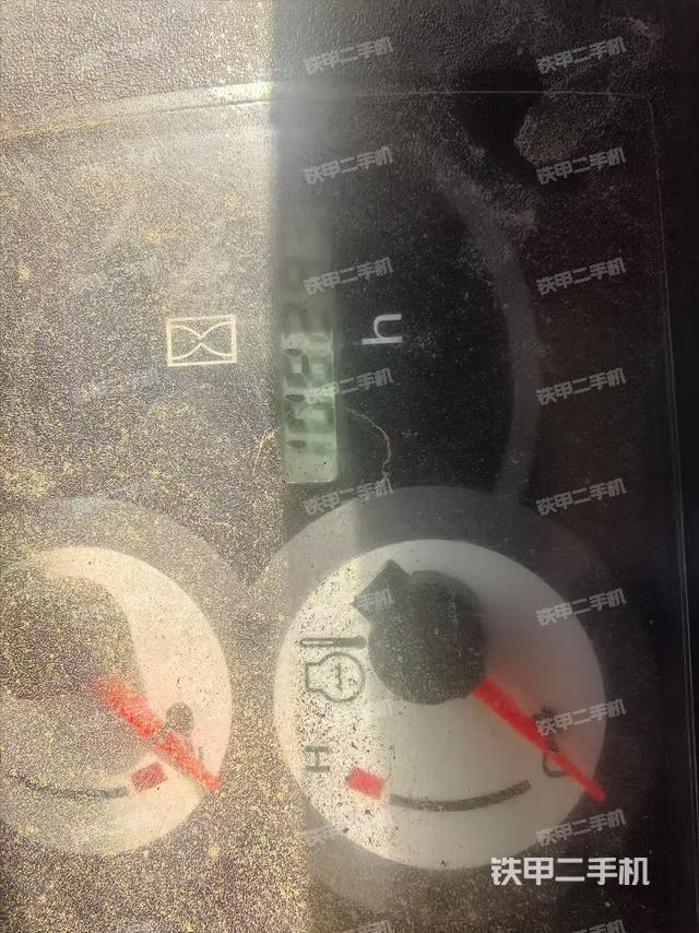 回轉(zhuǎn)馬達(dá)和主控閥（整機(jī)外觀）