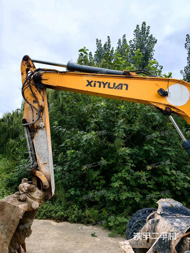 大臂整体 右侧(工作和回转装置) 大臂整体 右侧(工作和回转装置)