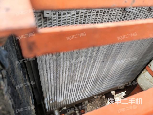 散热器正面(大件舱室) 散热器正面(大件舱室)