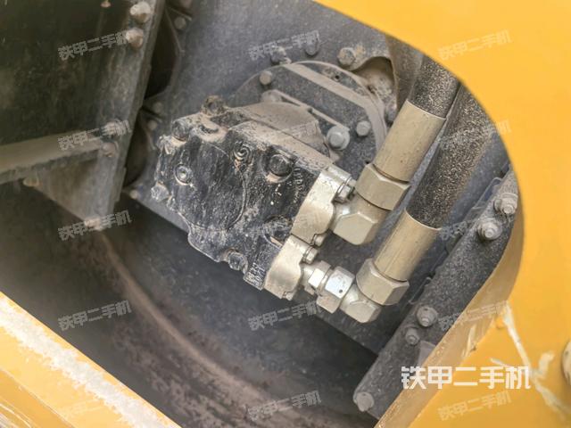 后轮左侧全景(压路机前后车架) 后轮左侧全景(压路机前后车架)