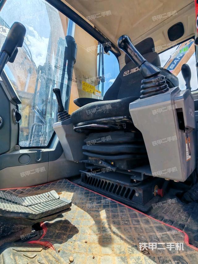 駕駛室整體（整機(jī)外觀）