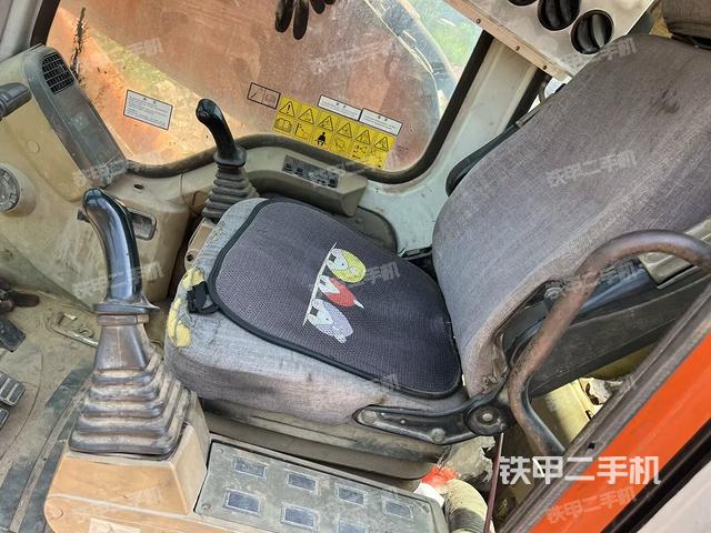 驾驶室整体(整机外观) 驾驶室整体(整机外观)