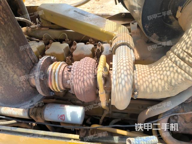 發(fā)動(dòng)機(jī)左側(cè)全景（推土機(jī)發(fā)動(dòng)機(jī)艙）