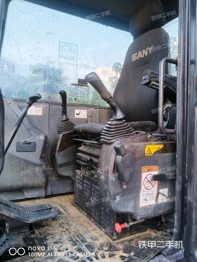 驾驶室整体（整机外观）