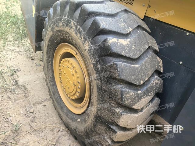 后轮右侧全景(压路机前后车架) 后轮右侧全景(压路机前后车架)