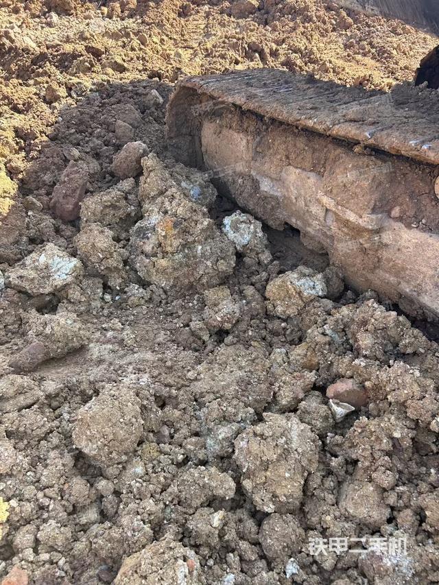 左驅(qū)動輪（行走機(jī)構(gòu)）