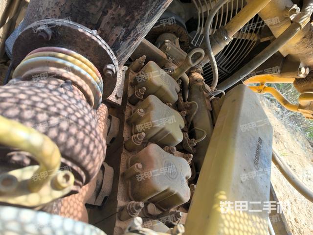 發(fā)動(dòng)機(jī)右側(cè)全景（推土機(jī)發(fā)動(dòng)機(jī)艙）