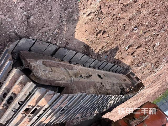 单侧履带整体(整机外观) 单侧履带整体(整机外观)