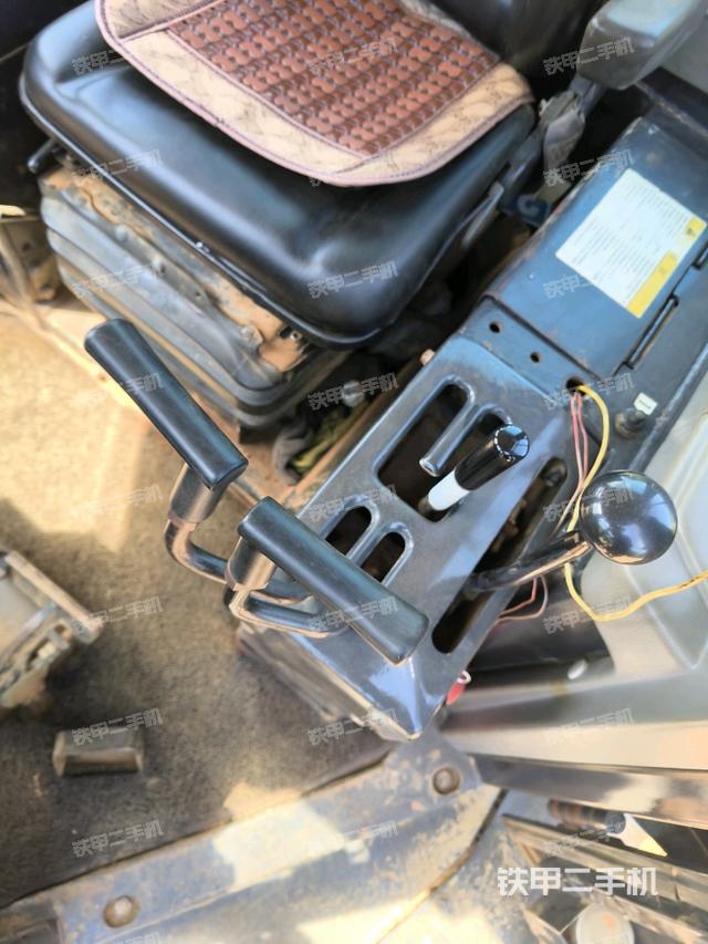 駕駛室右側(cè)全景照（推土機(jī)駕駛室）