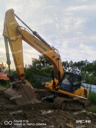 崇左柳工CLG933E挖掘机实拍图片