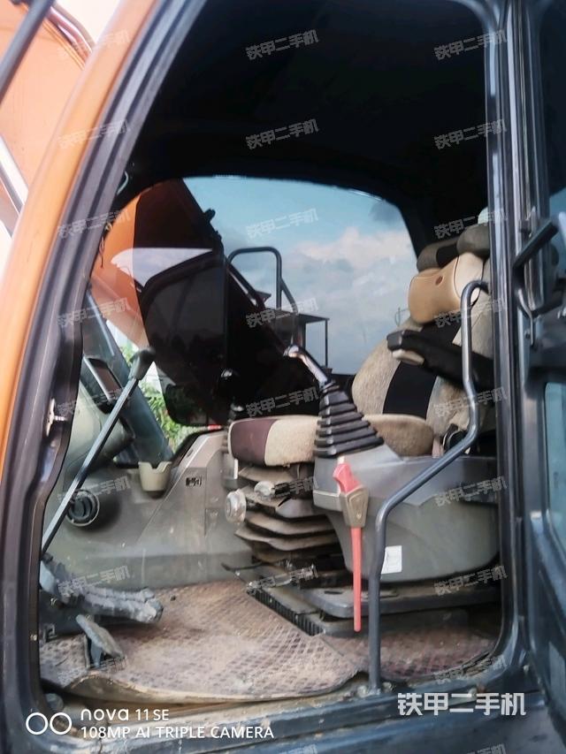 驾驶室整体（整机外观）