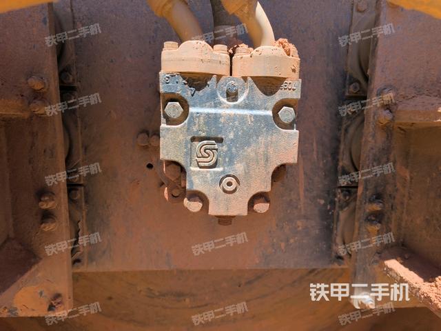 后轮左侧全景(压路机前后车架) 后轮左侧全景(压路机前后车架)