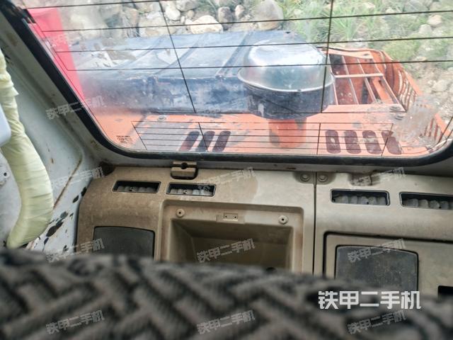 左后方玻璃角标(驾驶室部分) 左后方玻璃角标(驾驶室部分)