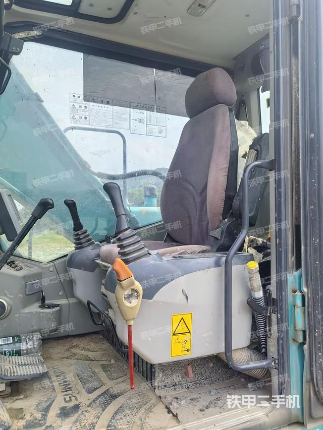 駕駛室整體（整機(jī)外觀）