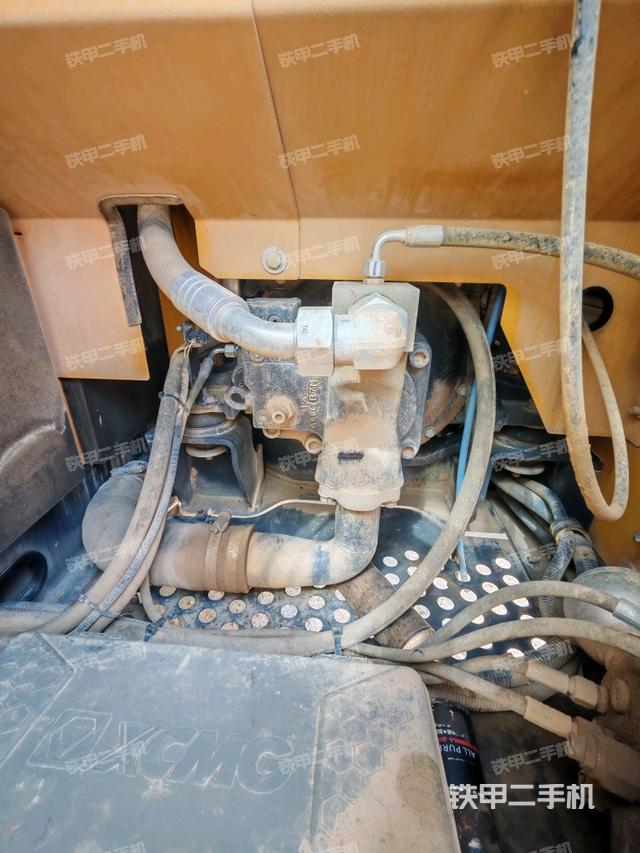 液壓泵艙室正面整體（整機(jī)外觀）