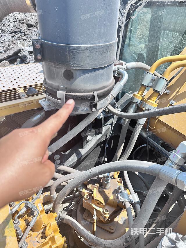 駕駛室頂部(整機(jī)外觀) 駕駛室頂部(整機(jī)外觀)