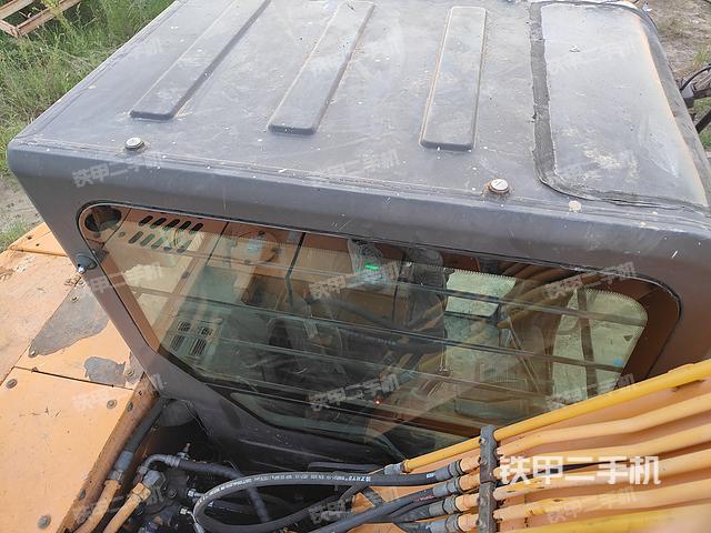 驾驶室顶部（整机外观）