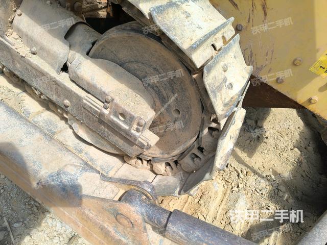 右側(cè)履帶全景（推土機(jī)底盤(pán)及工作裝置）