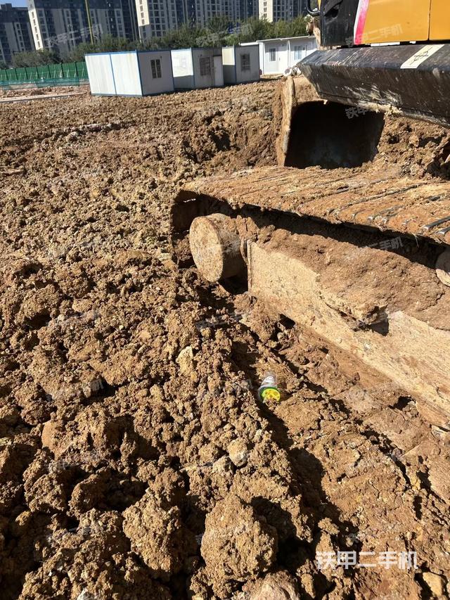 右驅(qū)動輪（行走機(jī)構(gòu)）