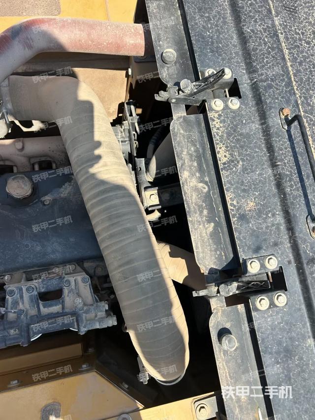 發(fā)動(dòng)機(jī)室（上車部件）