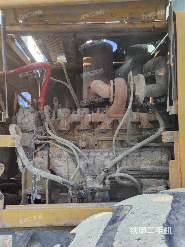 發(fā)動(dòng)機(jī)右側(cè)(整機(jī)外觀及大件) 發(fā)動(dòng)機(jī)右側(cè)(整機(jī)外觀及大件)