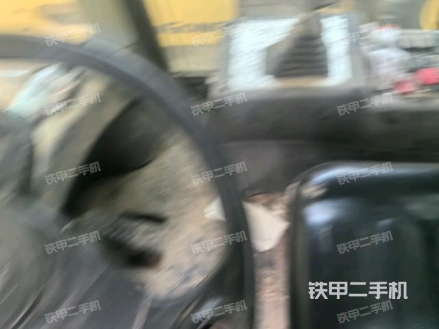 驾驶室内座椅、仪表操作手柄全景(压路机驾驶室) 驾驶室内座椅、仪表操作手柄全景(压路机驾驶室)