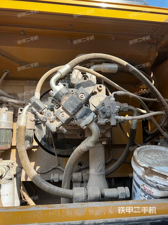 液壓泵艙室正面整體(整機(jī)外觀) 液壓泵艙室正面整體(整機(jī)外觀)