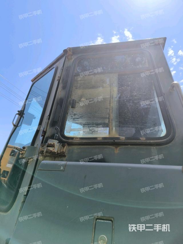 駕駛室右側(cè)全景照（推土機(jī)駕駛室）