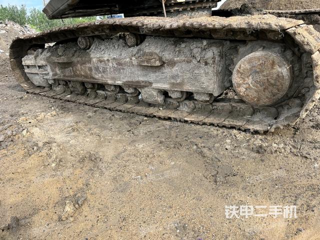 单侧履带整体(整机外观) 单侧履带整体(整机外观)